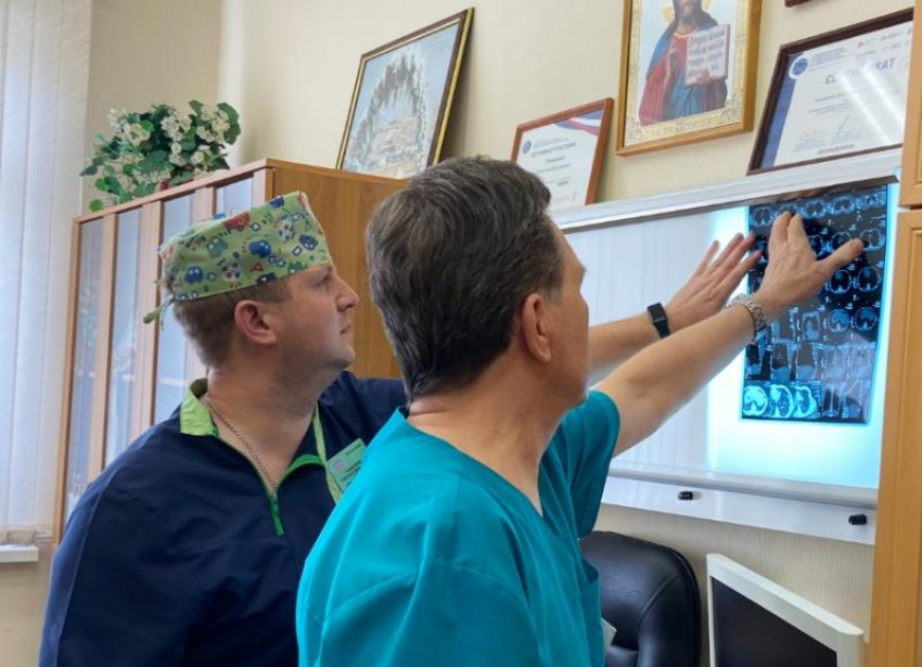 Астраханские врачи провели редкую операцию по удалению паразитарной кисты на сердце