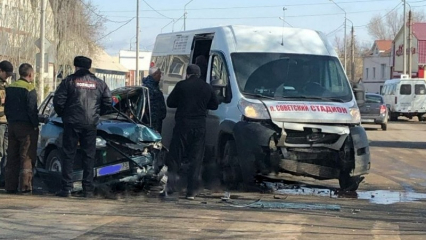 Пятеро астраханцев пострадали в ДТП с участием маршрутки