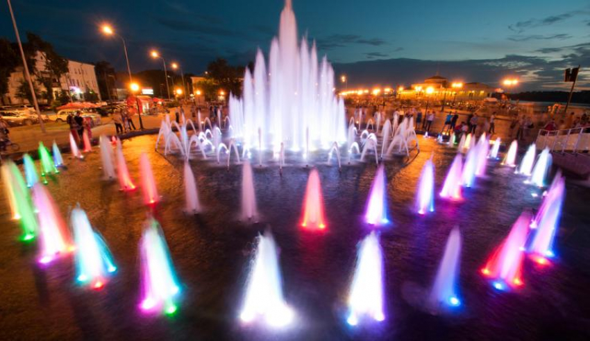В День города Астрахани заработал музыкальный фонтан