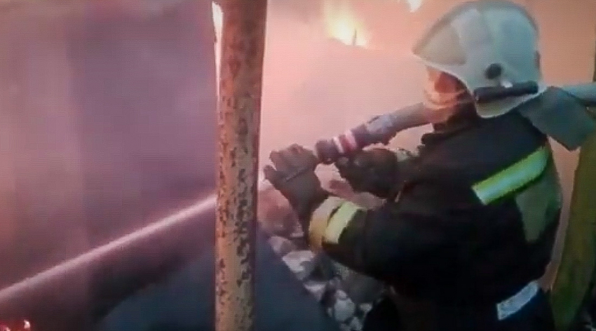 В Астрахани сгорел дотла дом 