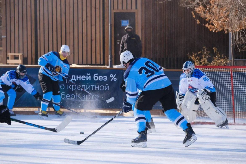 В Астраханском кремле прошел турнир по хоккею с шайбой «Зимняя классика 3х3»