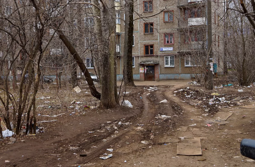 В Астраханской области директор стройфирмы похитил деньги на благоустройство дворовых территорий