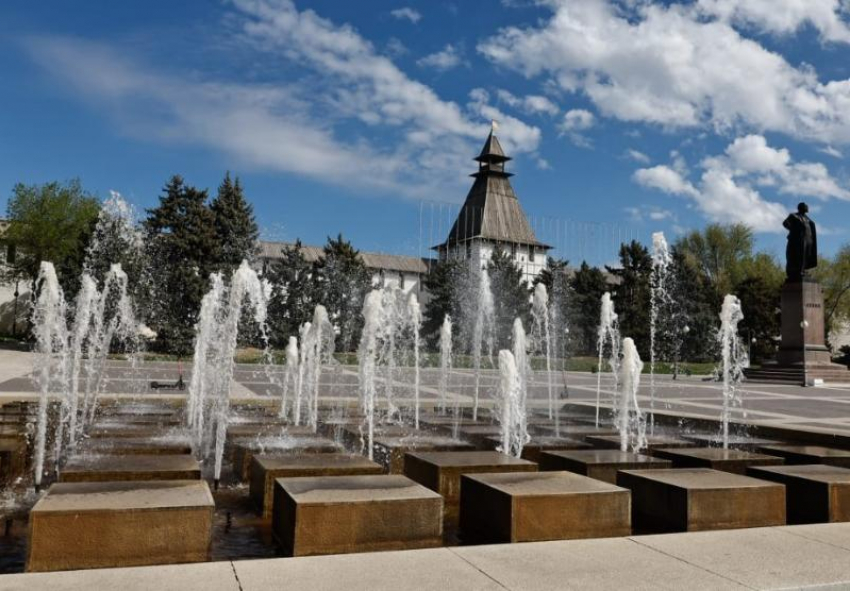 Скоро в Астрахани заработают 13 городских фонтанов