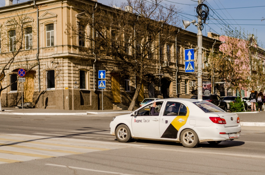 Таксист из Астрахани получил срок за изнасилование 