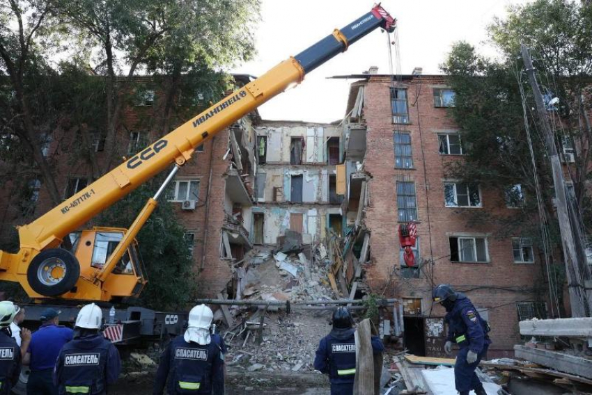 Жильцам частично обрушенного дома в Астрахани оплатят утрату имущества