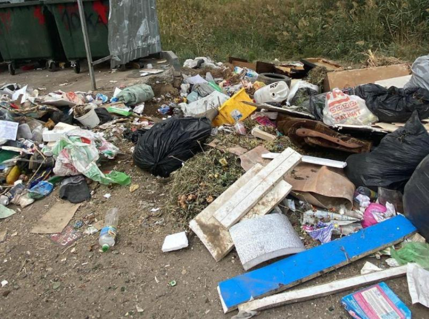 Астраханца поймали за сбросом строительного мусора в Ленинском районе