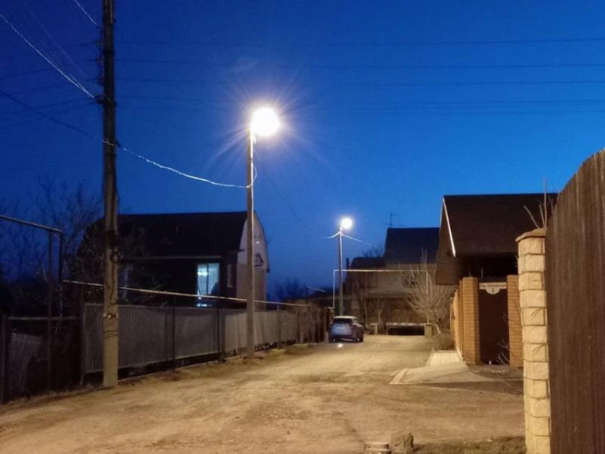 В одном из самых темных переулков Астрахани обустроили уличное освещение