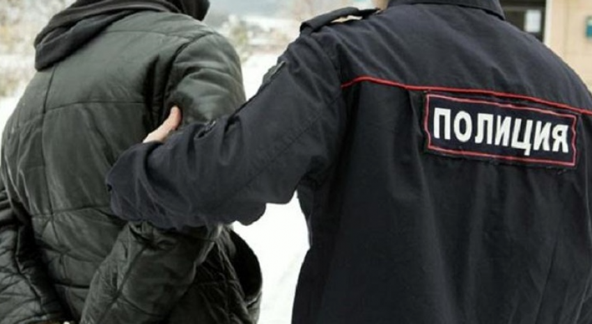 Астраханца отправили в колонию за оскорбление сотрудника полиции