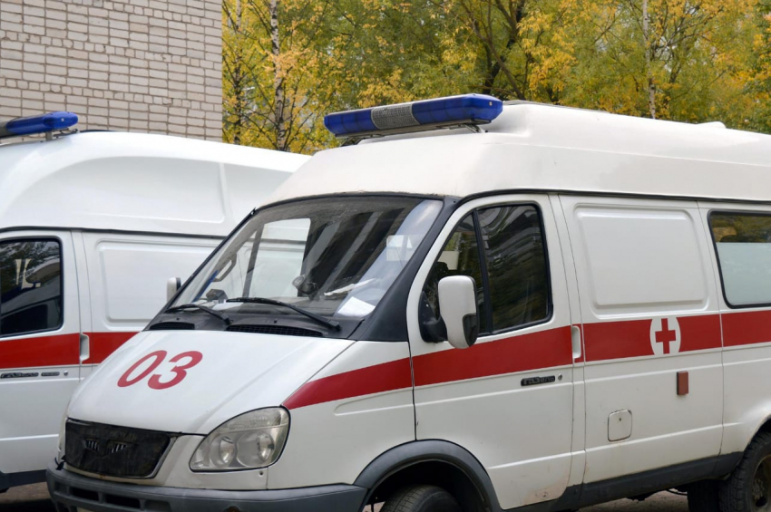 В Астрахани машины скорой помощи ремонтируют за счет медиков