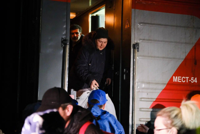 В Астрахань прибыл поезд с беженцами из Донецкой и Луганской народных республик