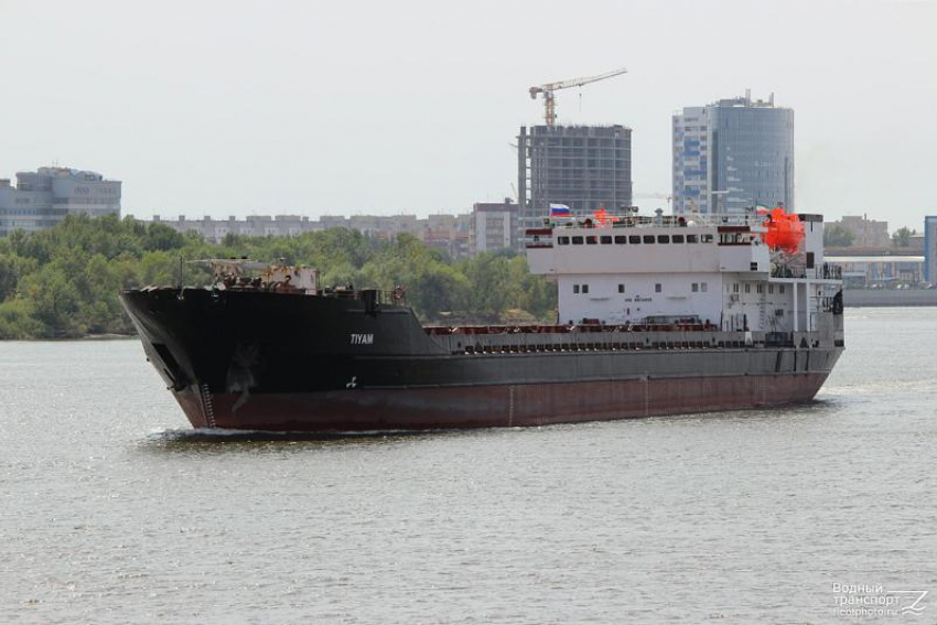 В Астраханской области сняли судно, которое село на мель 2,5 месяца назад