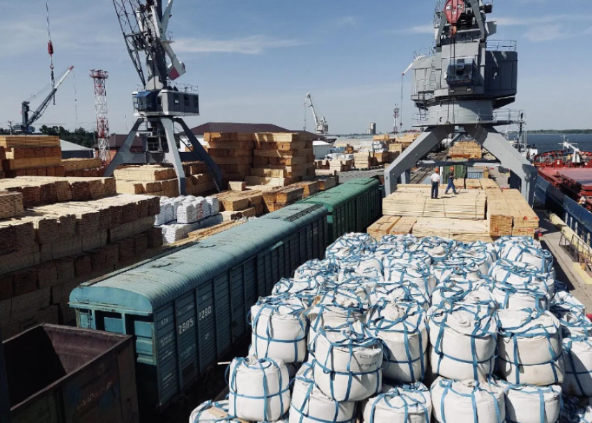 В Астраханской области откроют перевалочный комплекс для морских грузов