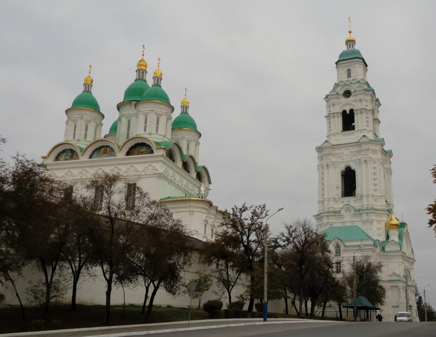 В Астрахани начинаются рождественские богослужения в храмах