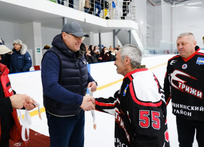 Игорь Бабушкин наградил призеров хоккейного турнира «Лига Надежды»