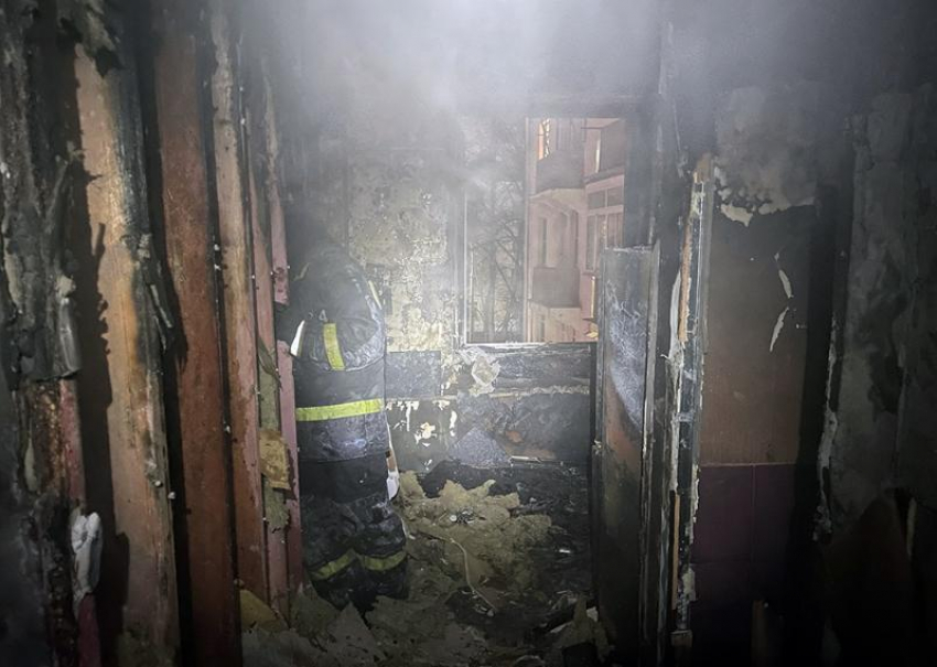 Астраханка погибла в ночном пожаре в квартире девятиэтажного дома