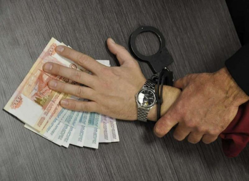 В Астрахани сотрудника уголовного розыска подозревают в мошенничестве