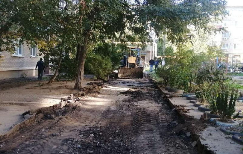 В четырёх районах Астрахани к концу года завершат ремонт 16 дворов