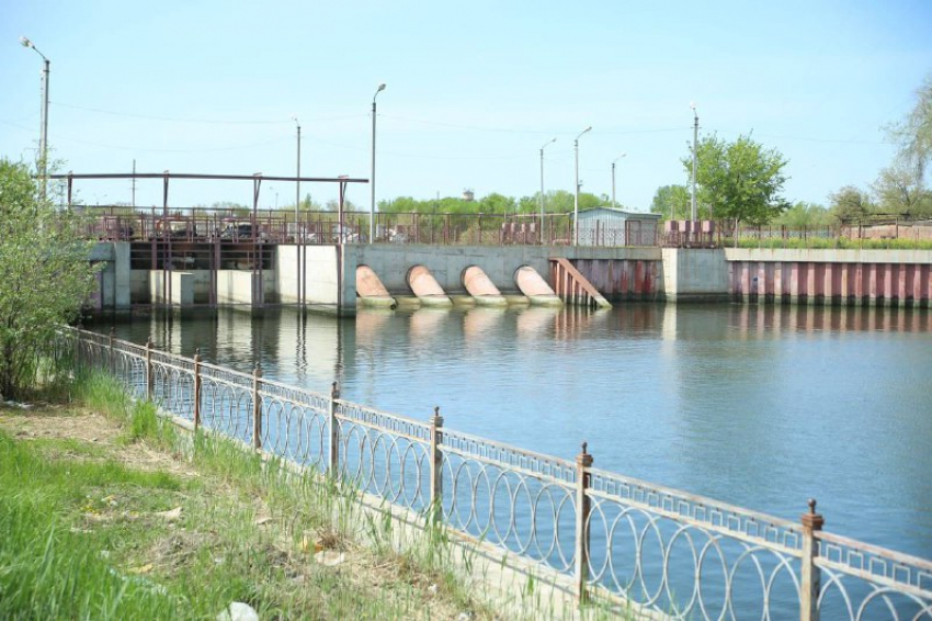 В астраханских каналах понижают уровень воды 