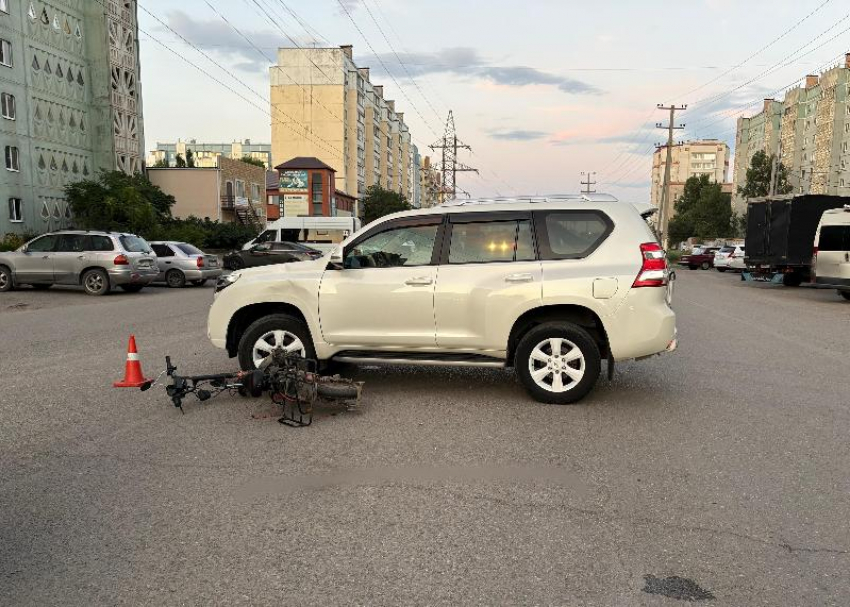 В Астрахани подросток на электросамокате устроил ДТП с «Тойотой»