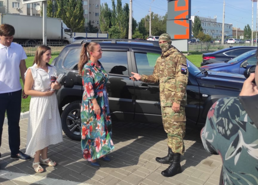 Астраханское спортивное сообщество подарило участникам СВО «Ниву»