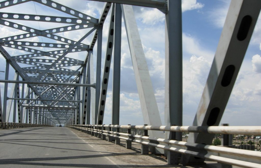 В понедельник в Астрахани разведут Старый мост