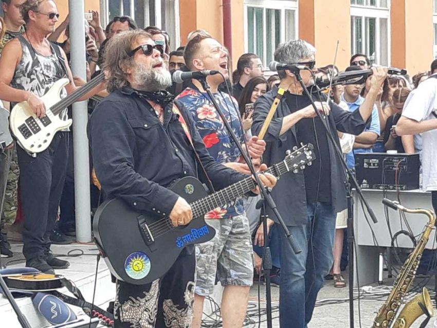 Борис Гребенщиков дал традиционный бесплатный концерт в Астрахани