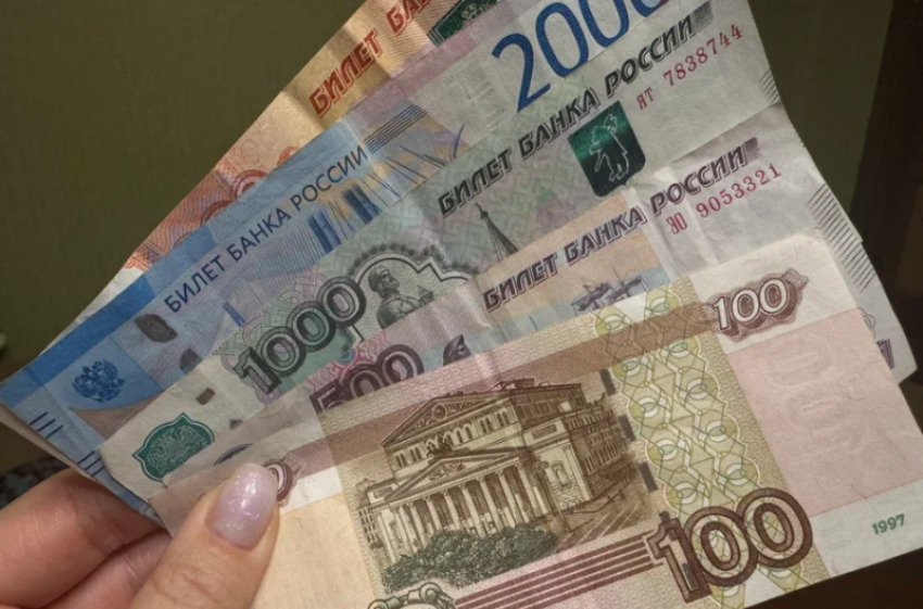 Астраханка уклонялась от алиментов и продолжала тратить пособия на детей