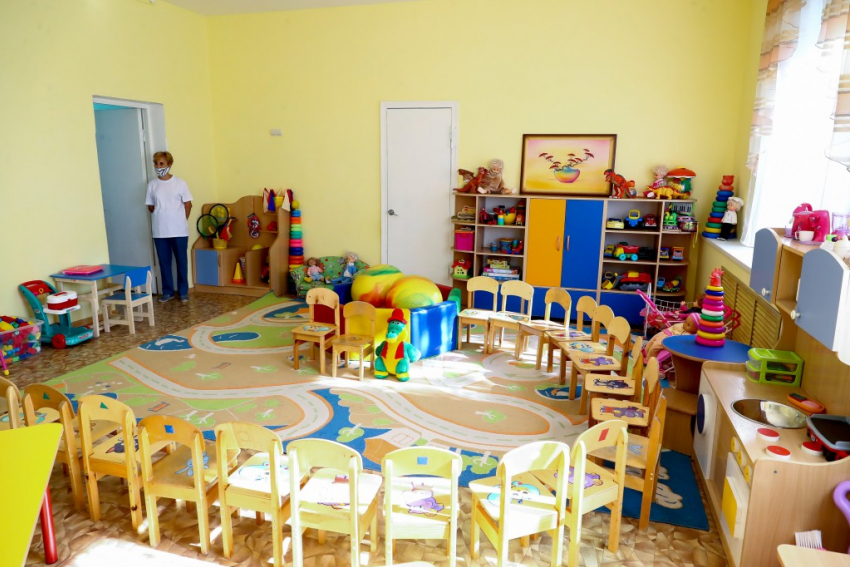 Деньги выделим: Игорь Бабушкин обещал помочь школам и детскому саду Астрахани с ремонтом