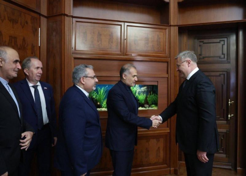 Астраханский губернатор встретился с делегациями от стран Прикаспия