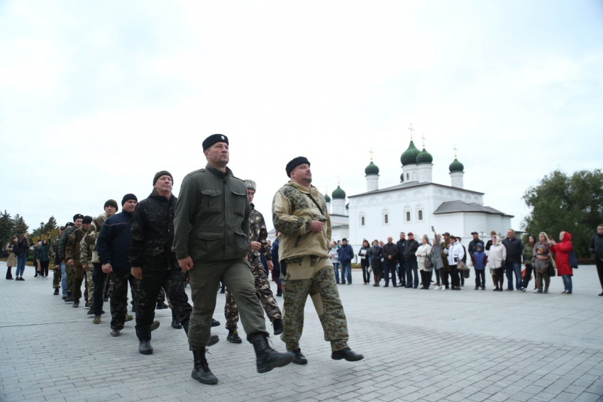 Из Астраханской области на боевое слаживание отправили еще 72 бойца