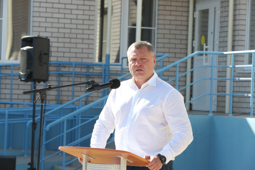 Губернатор Астраханской области поздравил школьников с Днём знаний