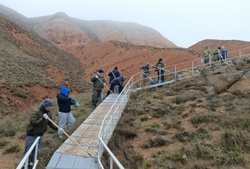 Железнодорожники помогли благоустроить территорию Богдинско-Баскунчакского заповедника