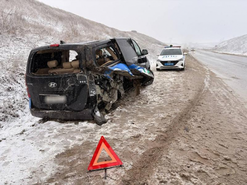 Дети, ехавшие на соревнование в Астрахань, пострадали в ДТП