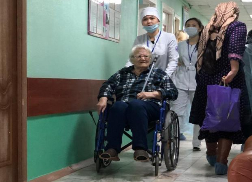 79-летняя астраханка попала в больницу из-за холодных батарей в квартире