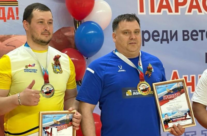 Астраханский боец СВО стал абсолютным чемпионом по армрестлингу