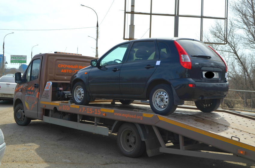 Пойман - почти вор: в Астрахани должники лишились 9 машин