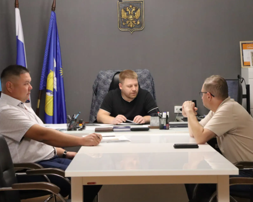 Цистерна все еще горит: жителям Ахтубинска может потребоваться вторая эвакуация