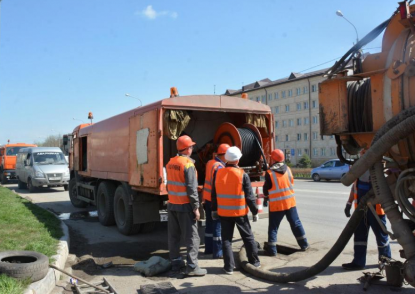 В Астрахани ливневку на улице Богдана Хмельницкого обновят до конца 2023 года