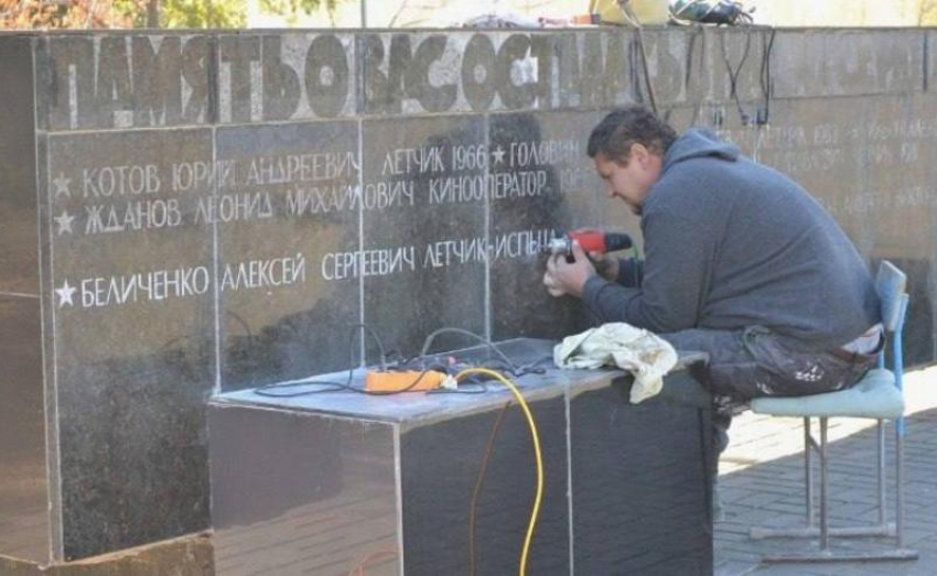 В Астраханской области на мемориале увековечили память летчика-испытателя