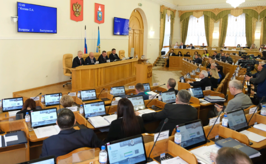 В Думе Астраханской области провели итоговое пленарное заседание