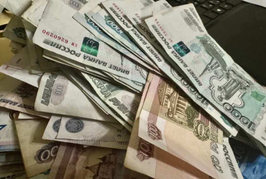 За полгода астраханцам недоплатили 11 миллионов рублей зарплаты