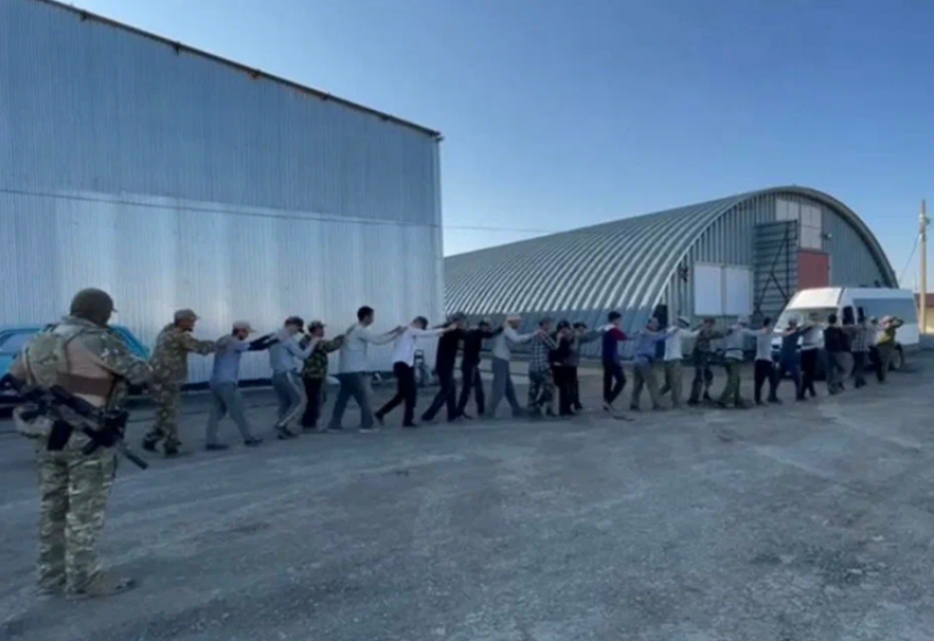 Астраханский предприниматель помог иностранцам незаконно обосноваться в России