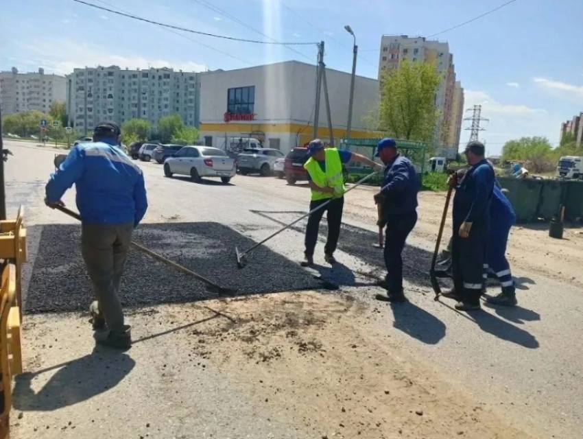 Глава Астрахани ежедневно изучает мнение жителей о состоянии городских дорог