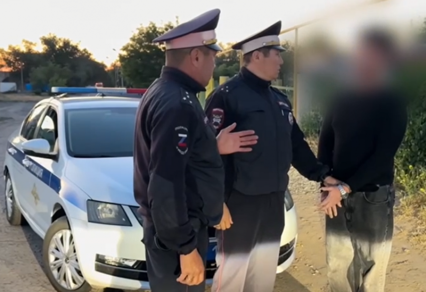 Вместе с пьяными водителями астраханские полицейские задержали наркоторговца