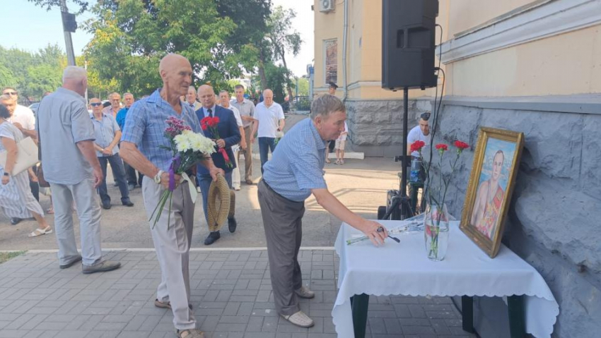 Заслуженному мастеру спорта в Астрахани открыли мемориальную доску