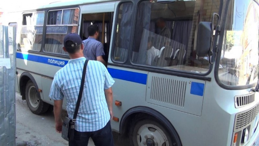 Астраханцы заплатили 460 тысяч рублей за нарушения миграционных правил