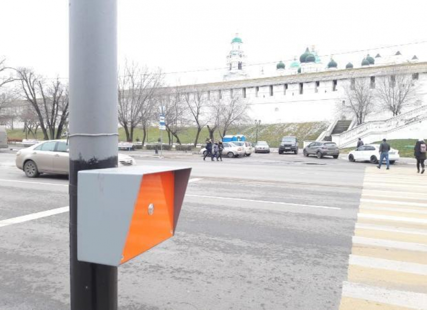 В центре Астрахани появился новый светофор