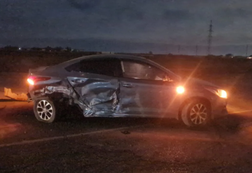 Под Астраханью пассажиры попавшей в ДТП «Лады» получили опасные для жизни травмы