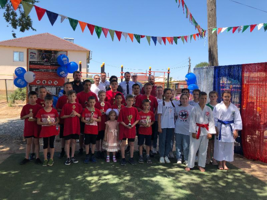 В Астраханской области в социально-реабилитационном центре возвели детскую площадку