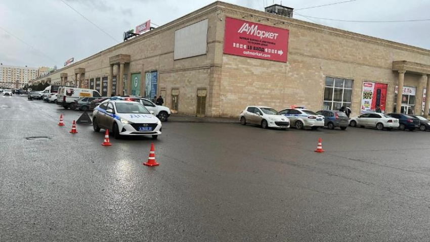 Астраханка сбила подростка рядом с торговым центром и скрылась с места ДТП